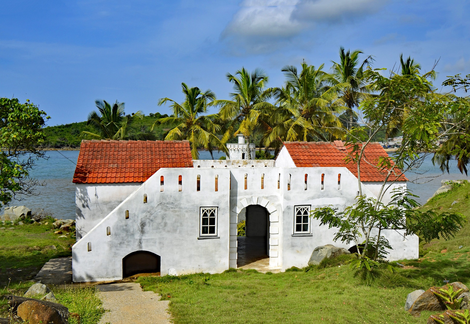 A lovely white building infront of palm trees