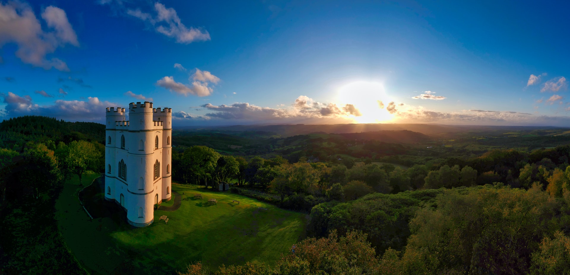 Picture of a castle in the horizon